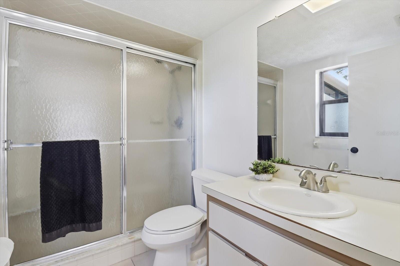 Image 22 of 49 For 807 Hollywood Circle