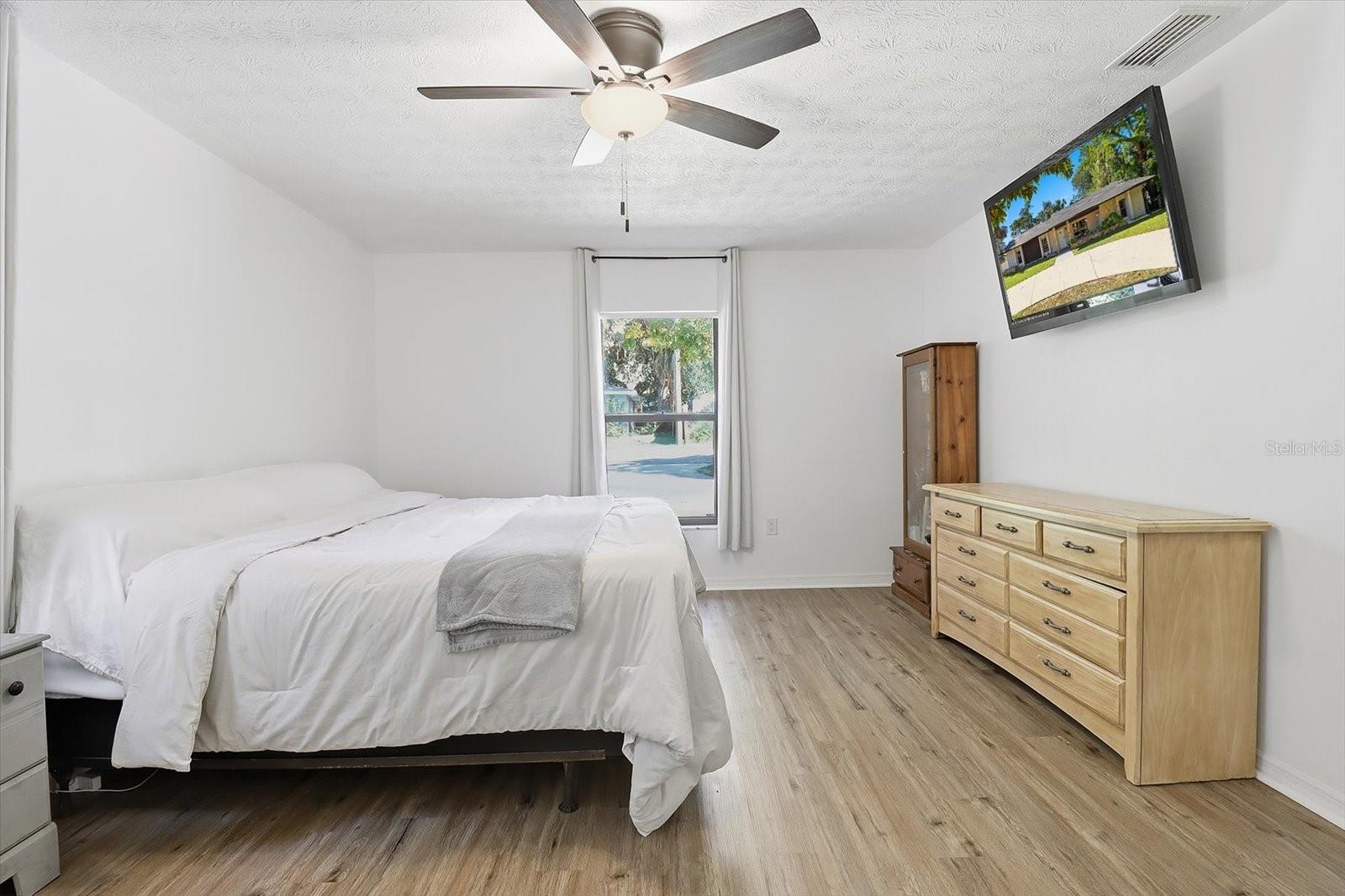 Image 23 of 49 For 807 Hollywood Circle