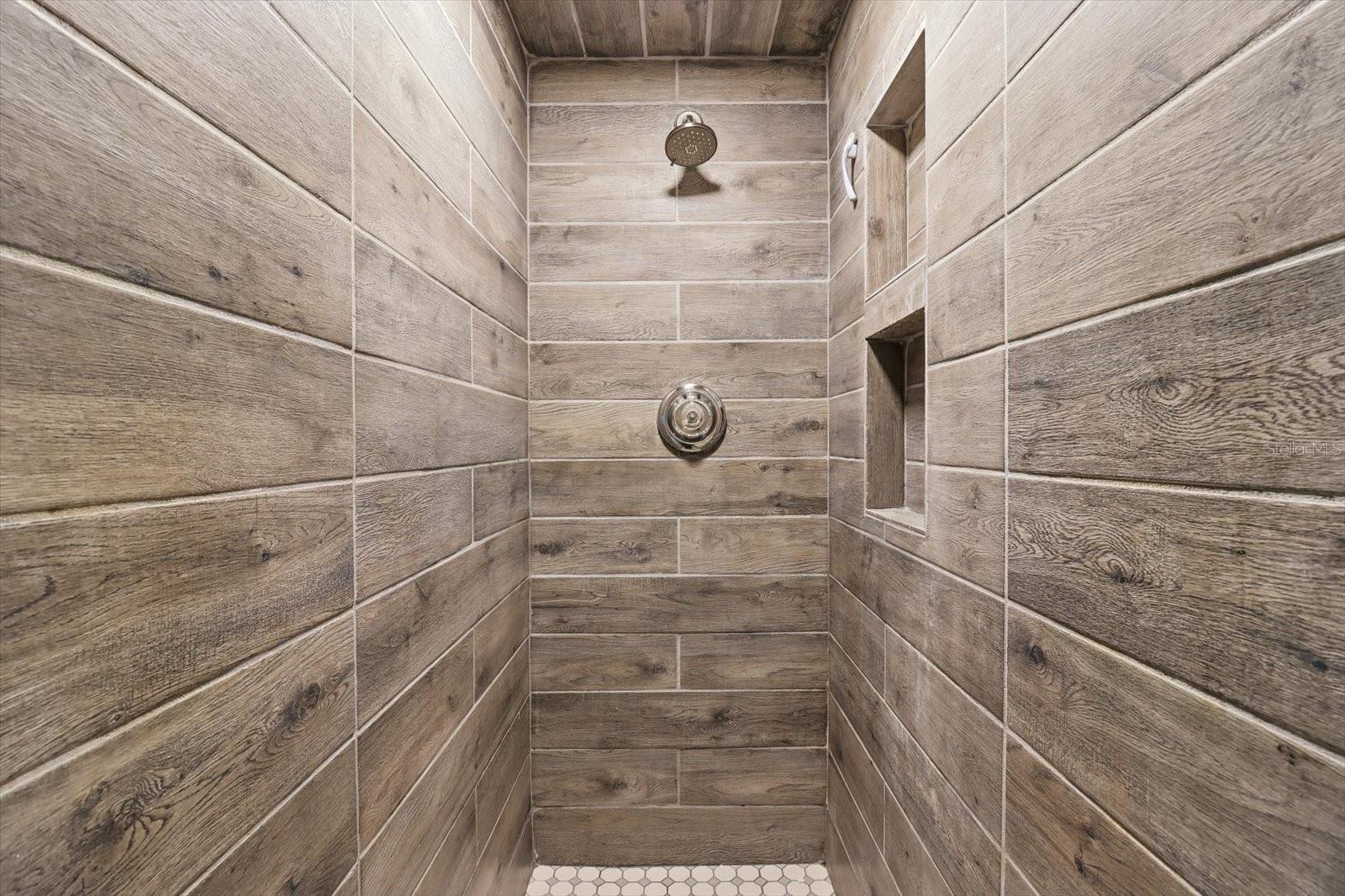 Image 25 of 49 For 807 Hollywood Circle