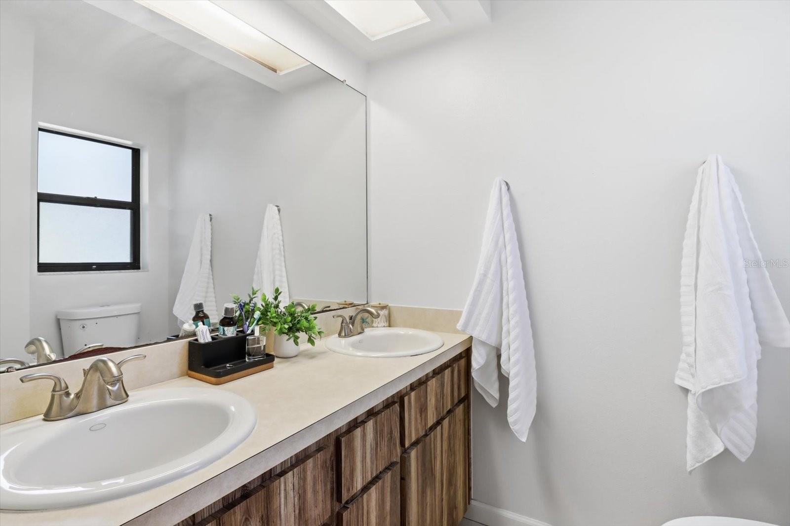 Image 26 of 49 For 807 Hollywood Circle