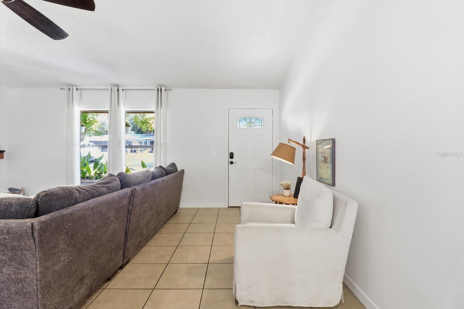 Image 5 of 49 For 807 Hollywood Circle