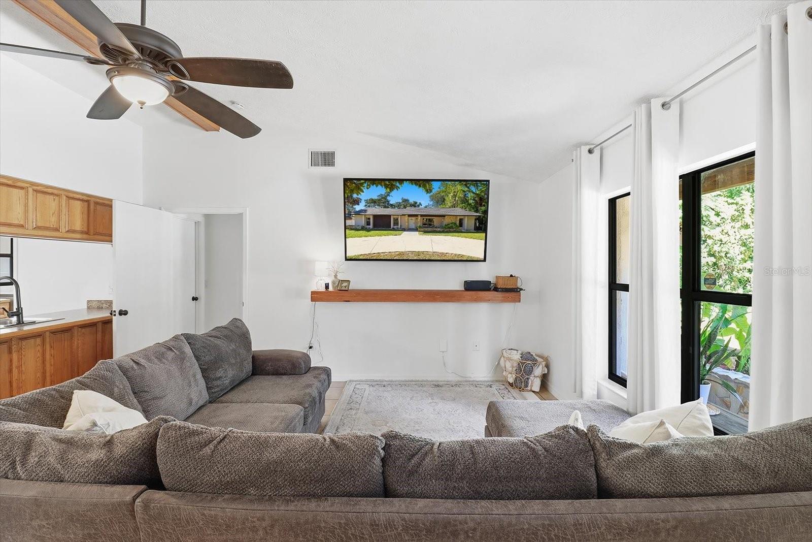 Image 6 of 49 For 807 Hollywood Circle