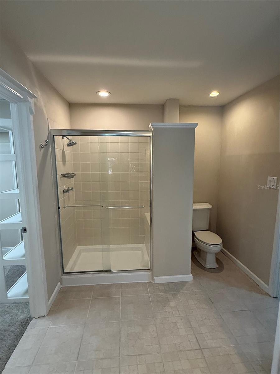 Image 13 of 17 For 401 Lincoln Avenue