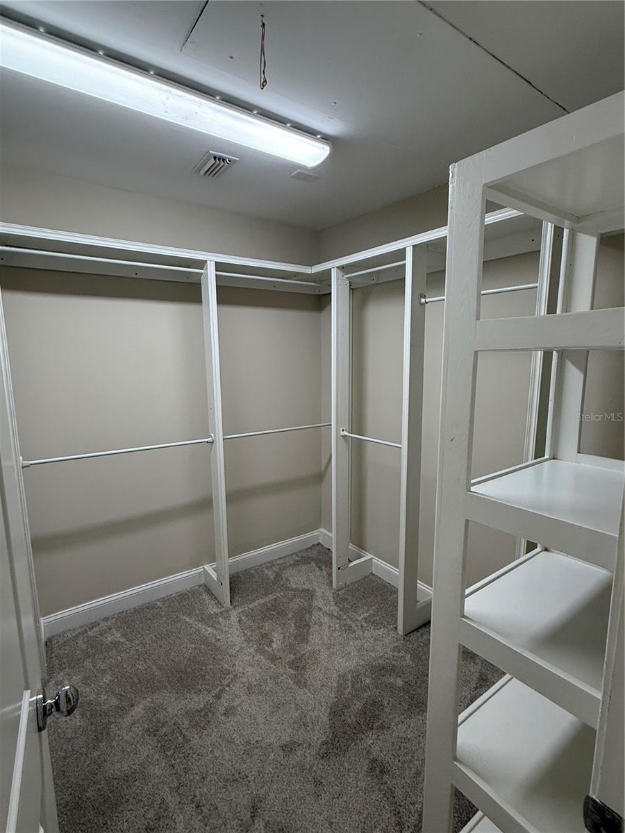 Image 14 of 17 For 401 Lincoln Avenue