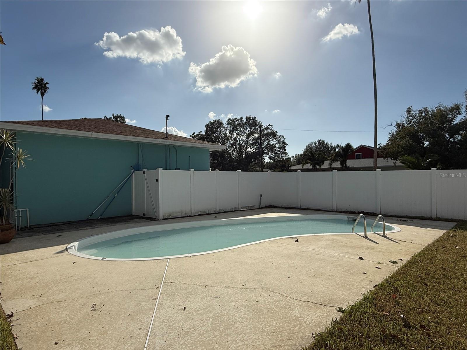 Image 4 of 17 For 401 Lincoln Avenue