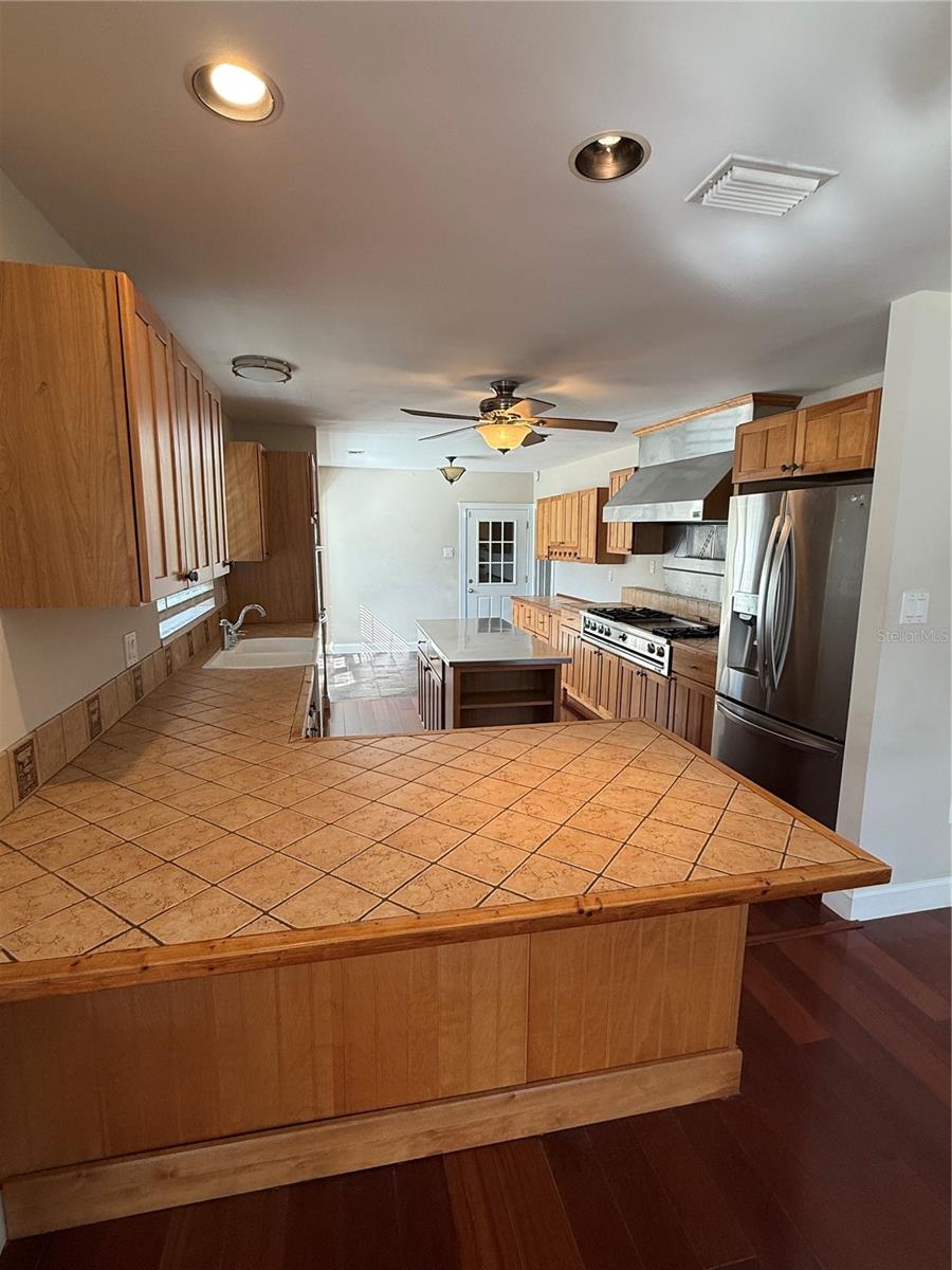 Image 8 of 17 For 401 Lincoln Avenue