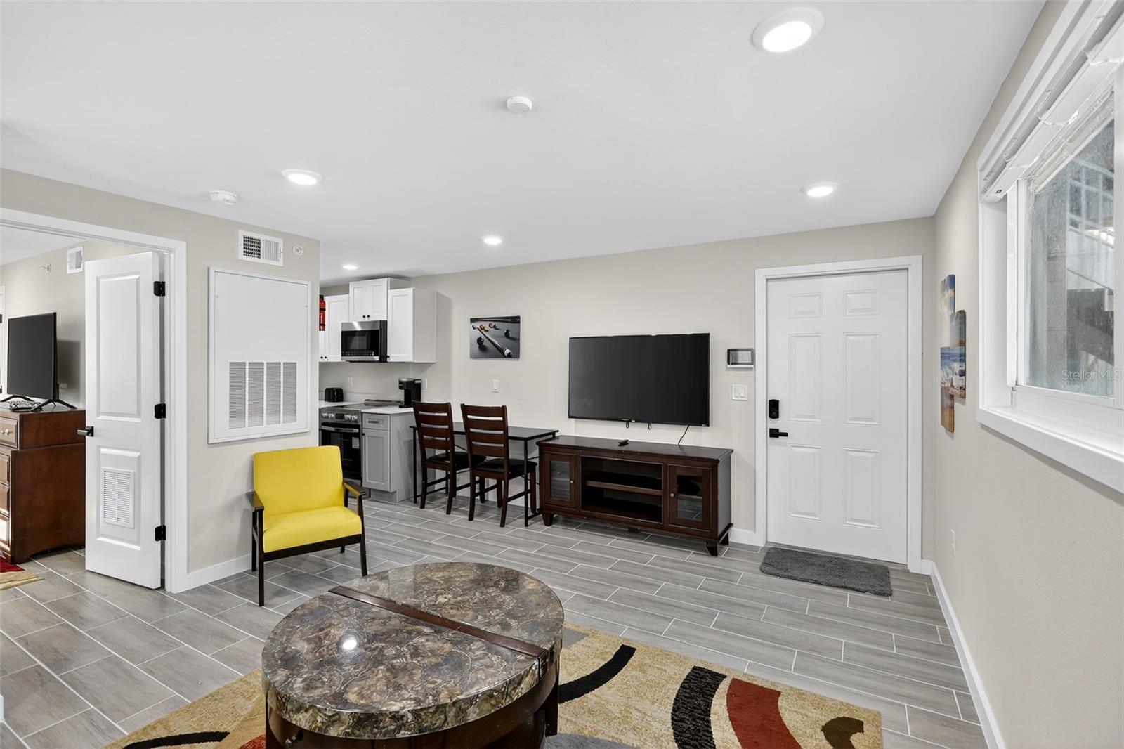 Image 15 of 28 For 624 Braddock Avenue 105