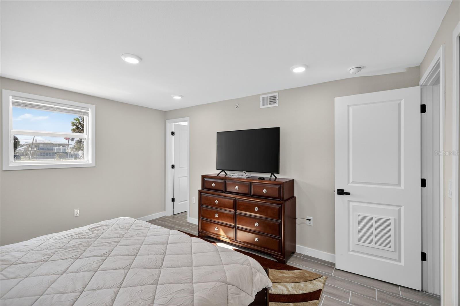 Image 24 of 28 For 624 Braddock Avenue 105