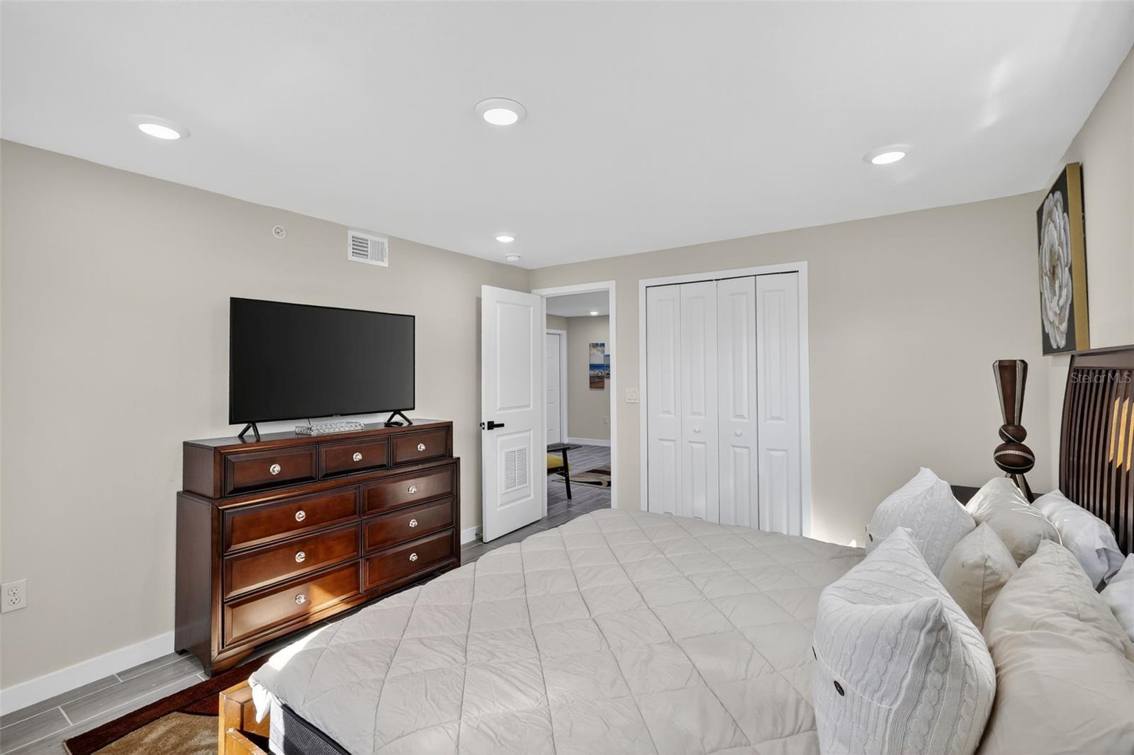 Image 26 of 28 For 624 Braddock Avenue 105