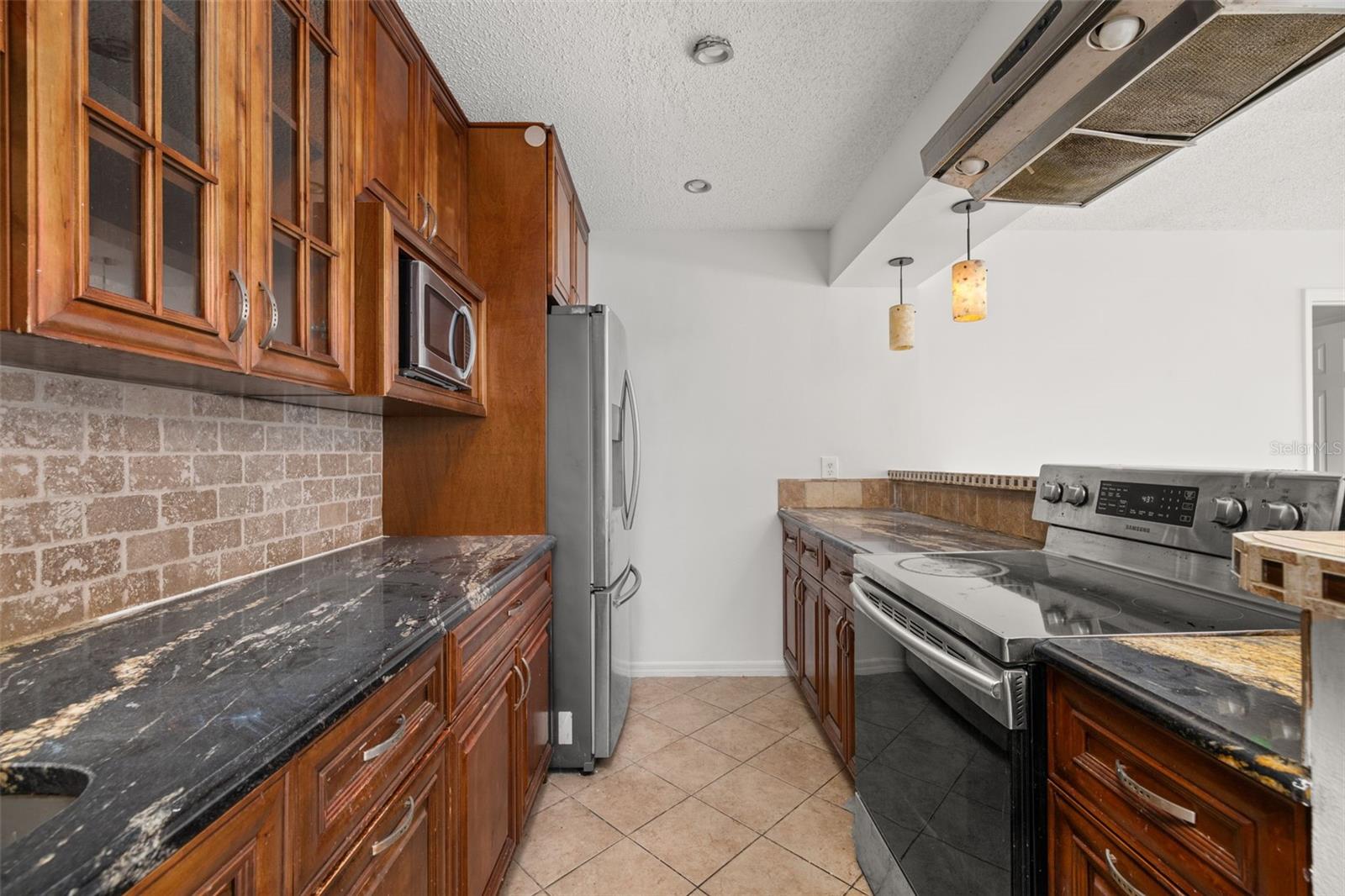 Image 11 of 33 For 522 Boxelder Avenue