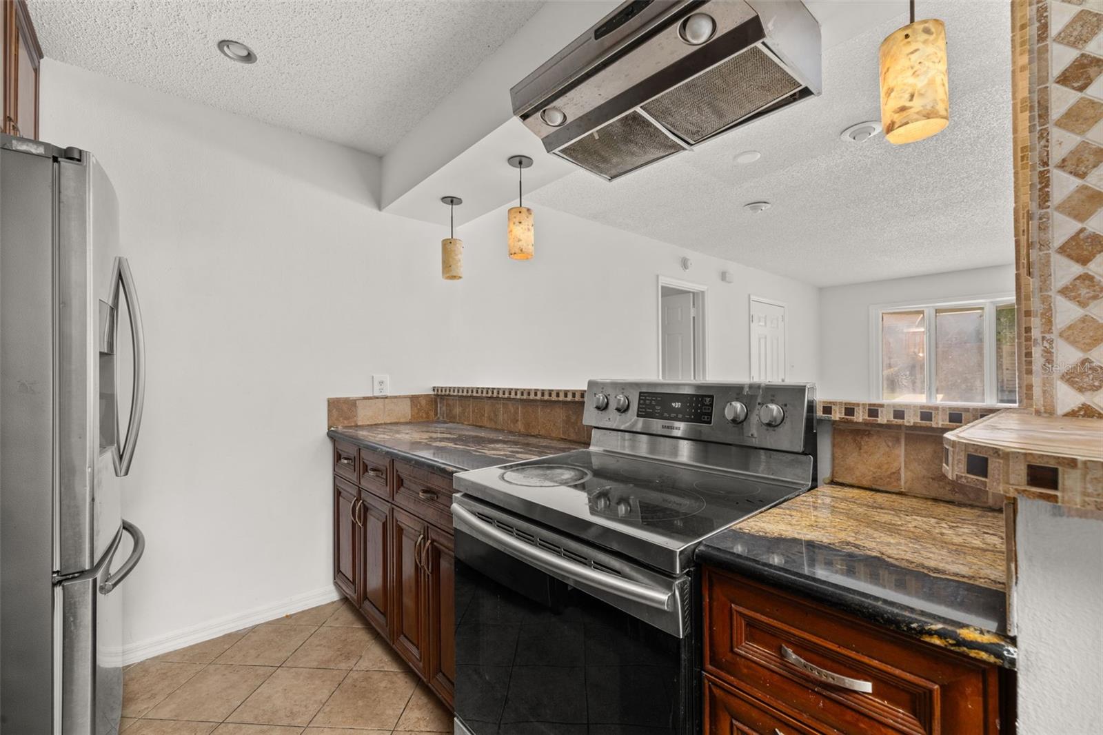 Image 12 of 33 For 522 Boxelder Avenue