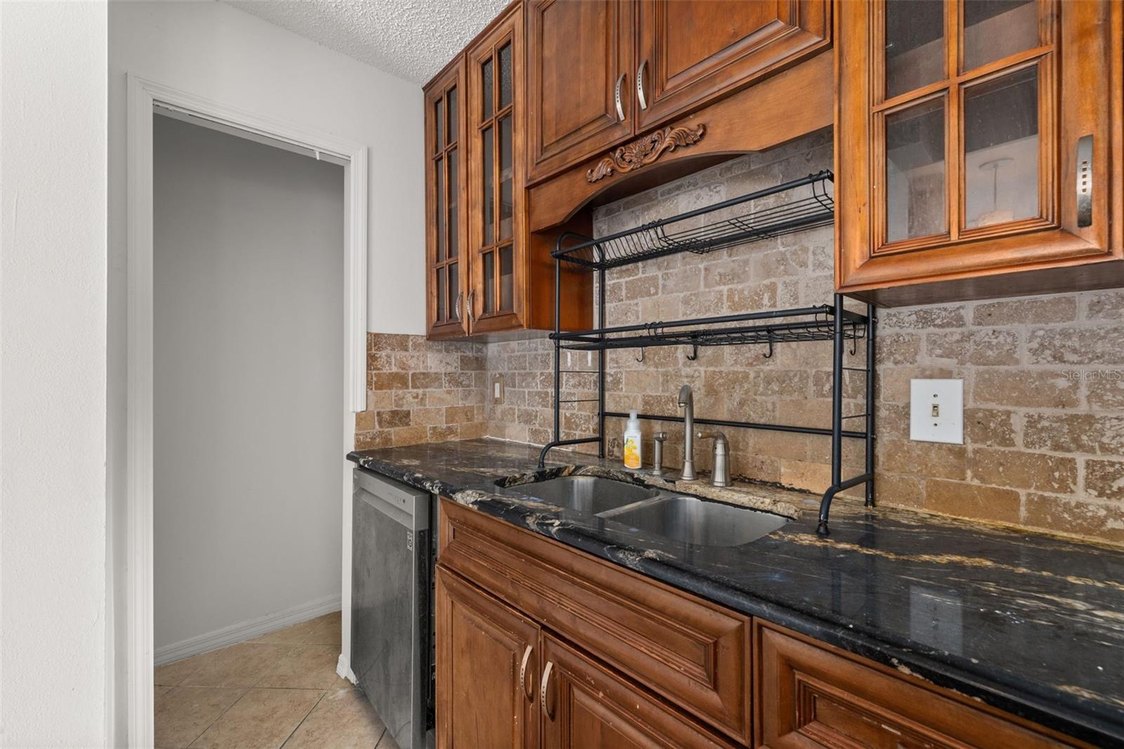 Image 14 of 33 For 522 Boxelder Avenue