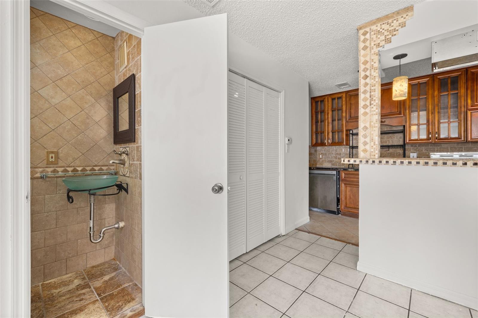 Image 16 of 33 For 522 Boxelder Avenue