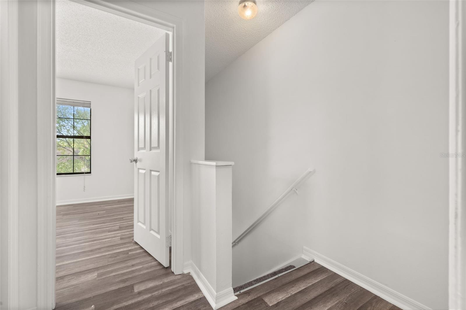 Image 18 of 33 For 522 Boxelder Avenue