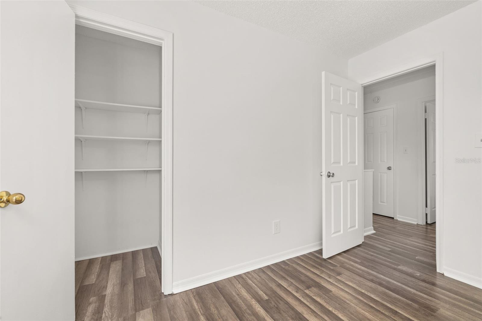 Image 21 of 33 For 522 Boxelder Avenue