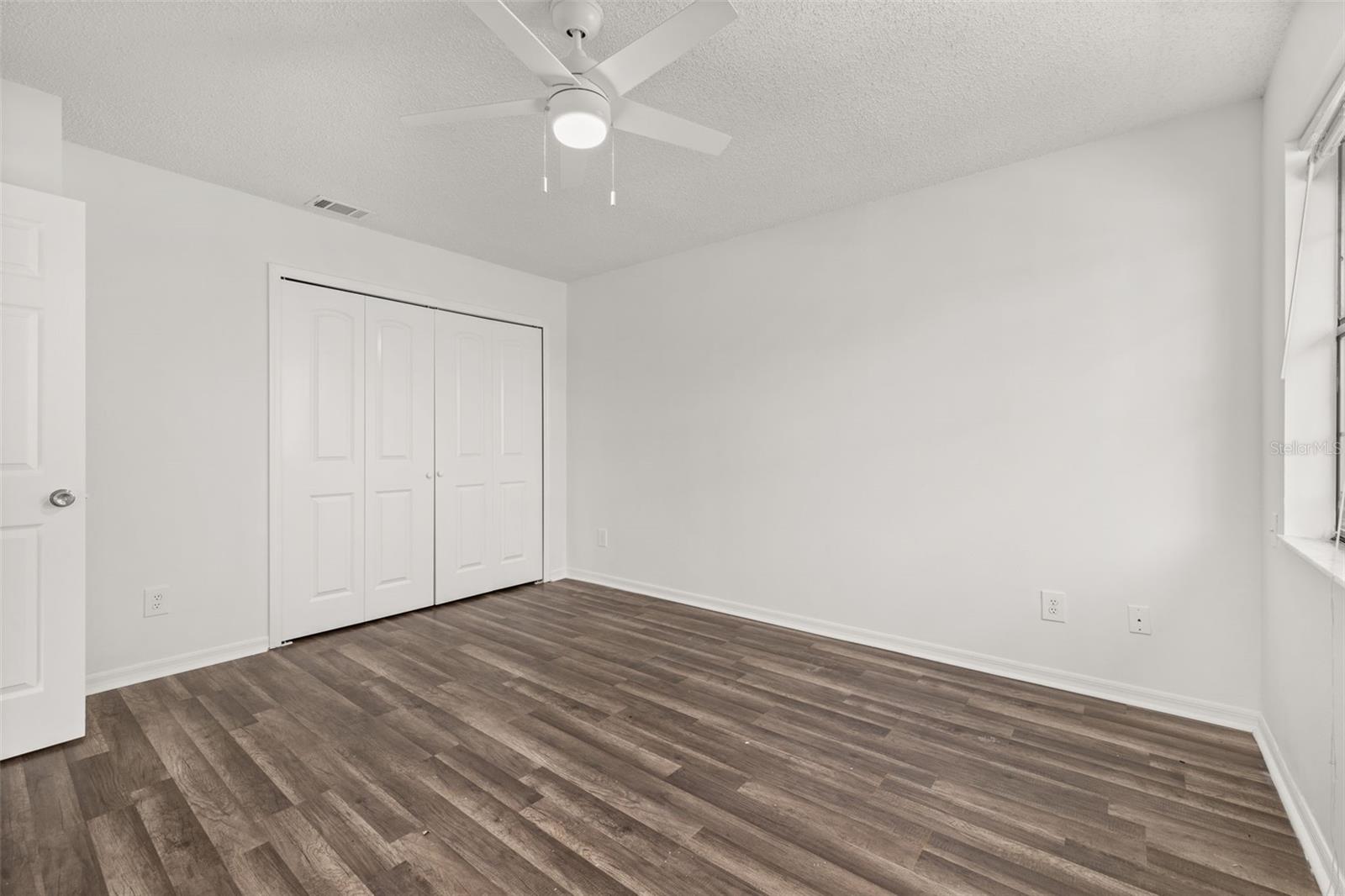 Image 24 of 33 For 522 Boxelder Avenue