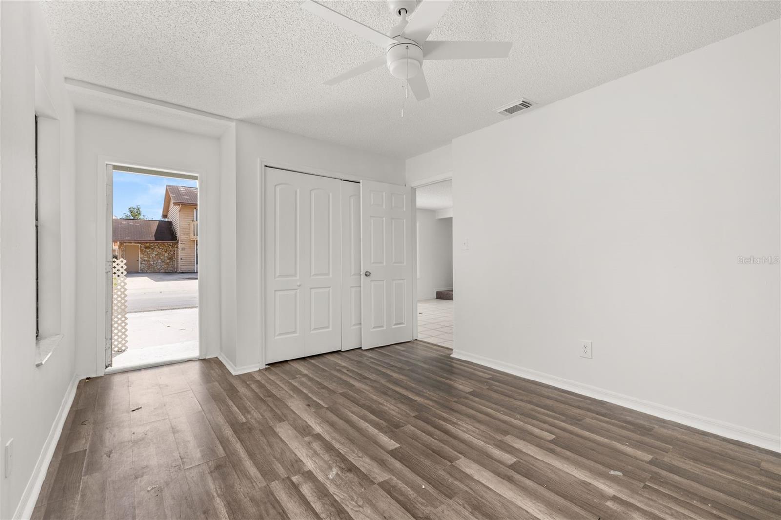 Image 28 of 33 For 522 Boxelder Avenue