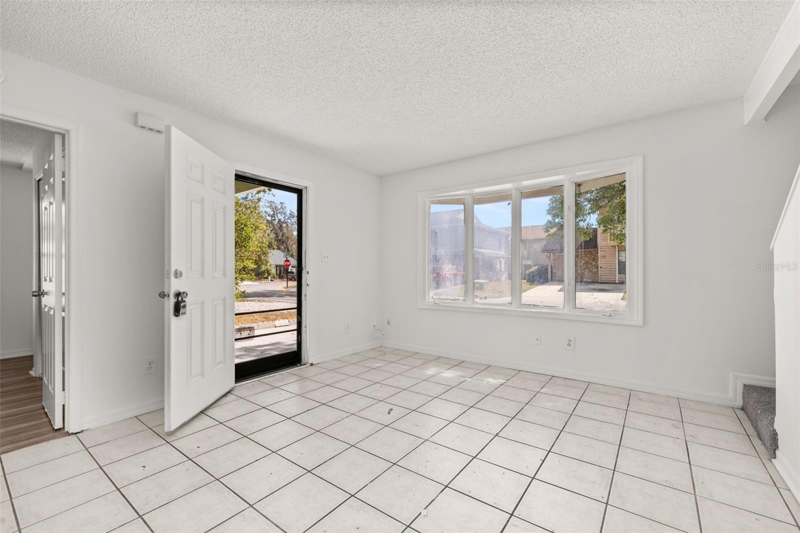 Image 6 of 33 For 522 Boxelder Avenue