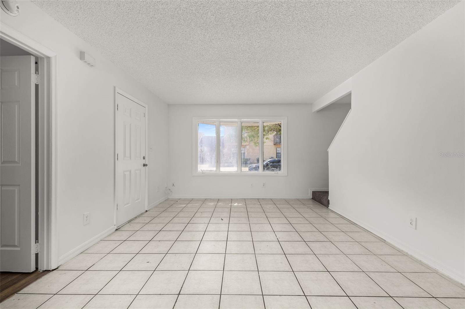 Image 7 of 33 For 522 Boxelder Avenue