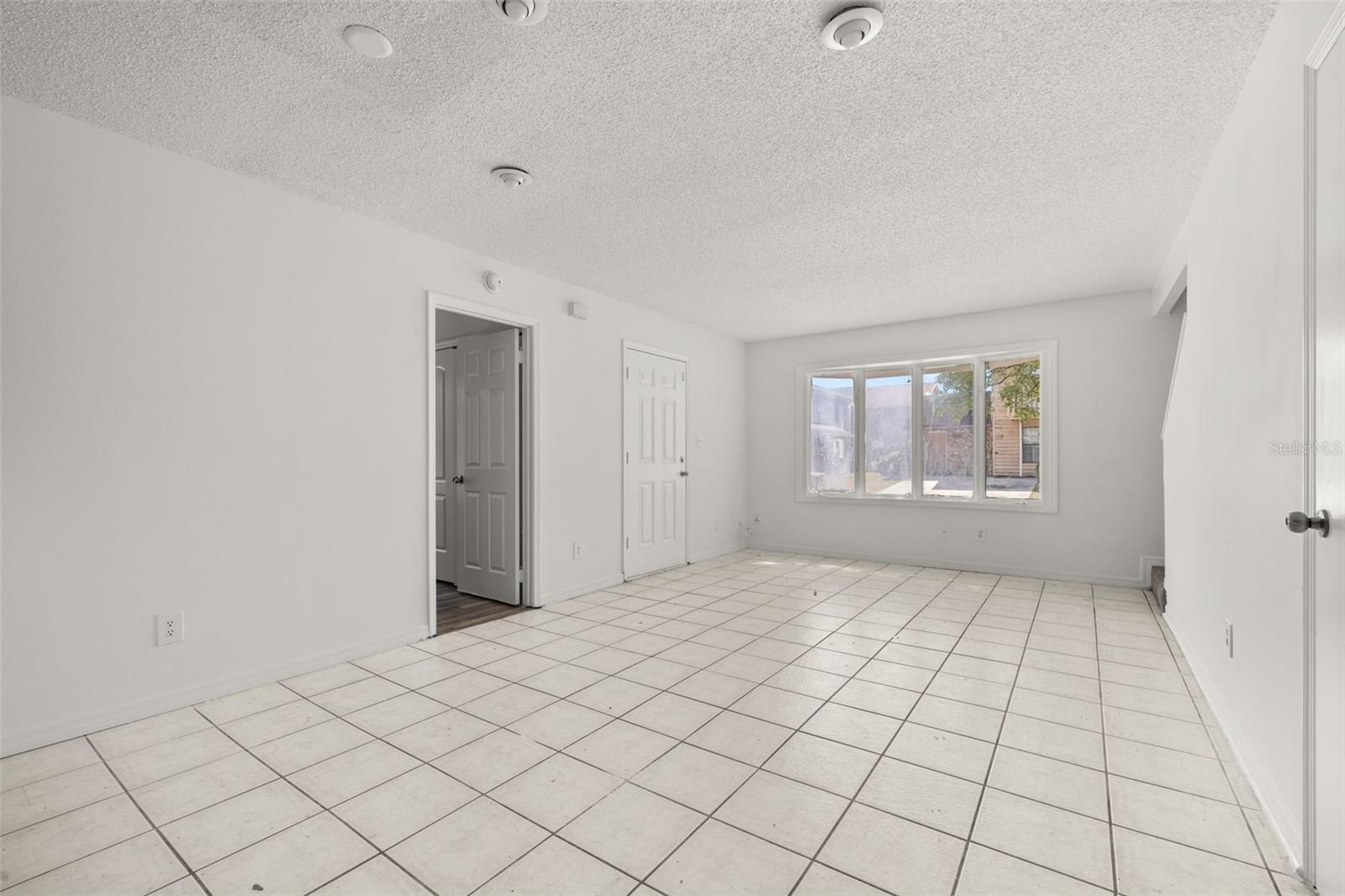 Image 8 of 33 For 522 Boxelder Avenue