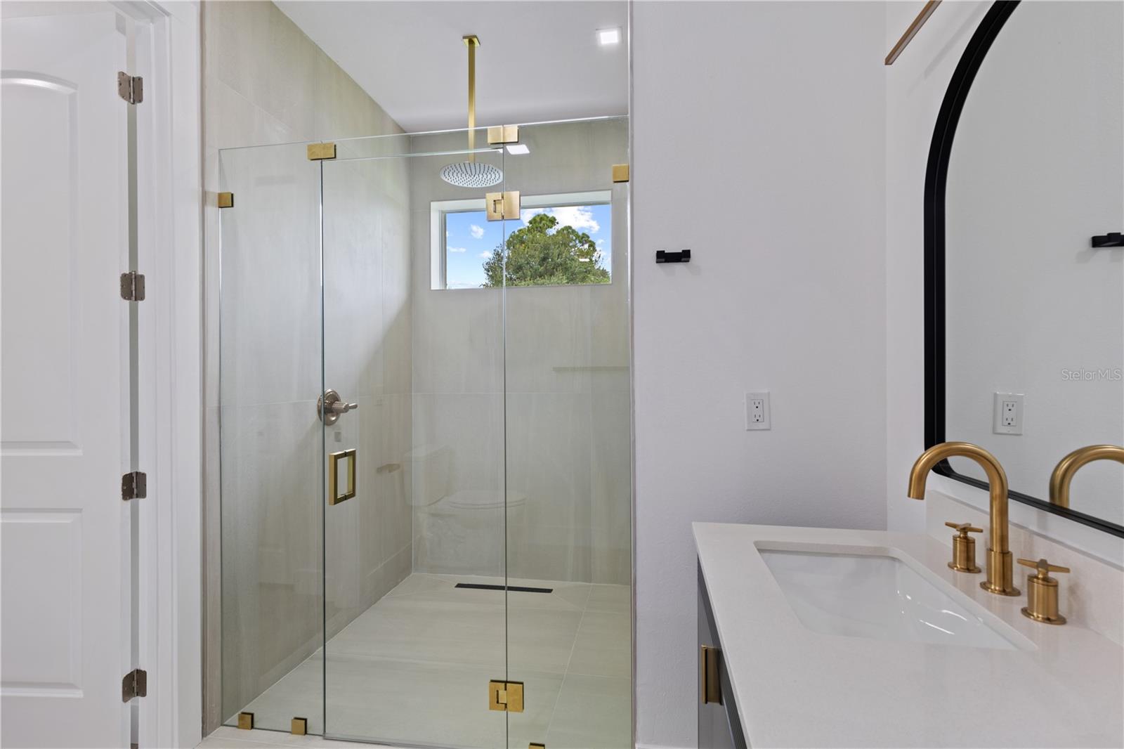 Image 16 of 25 For 104 Lavender Avenue