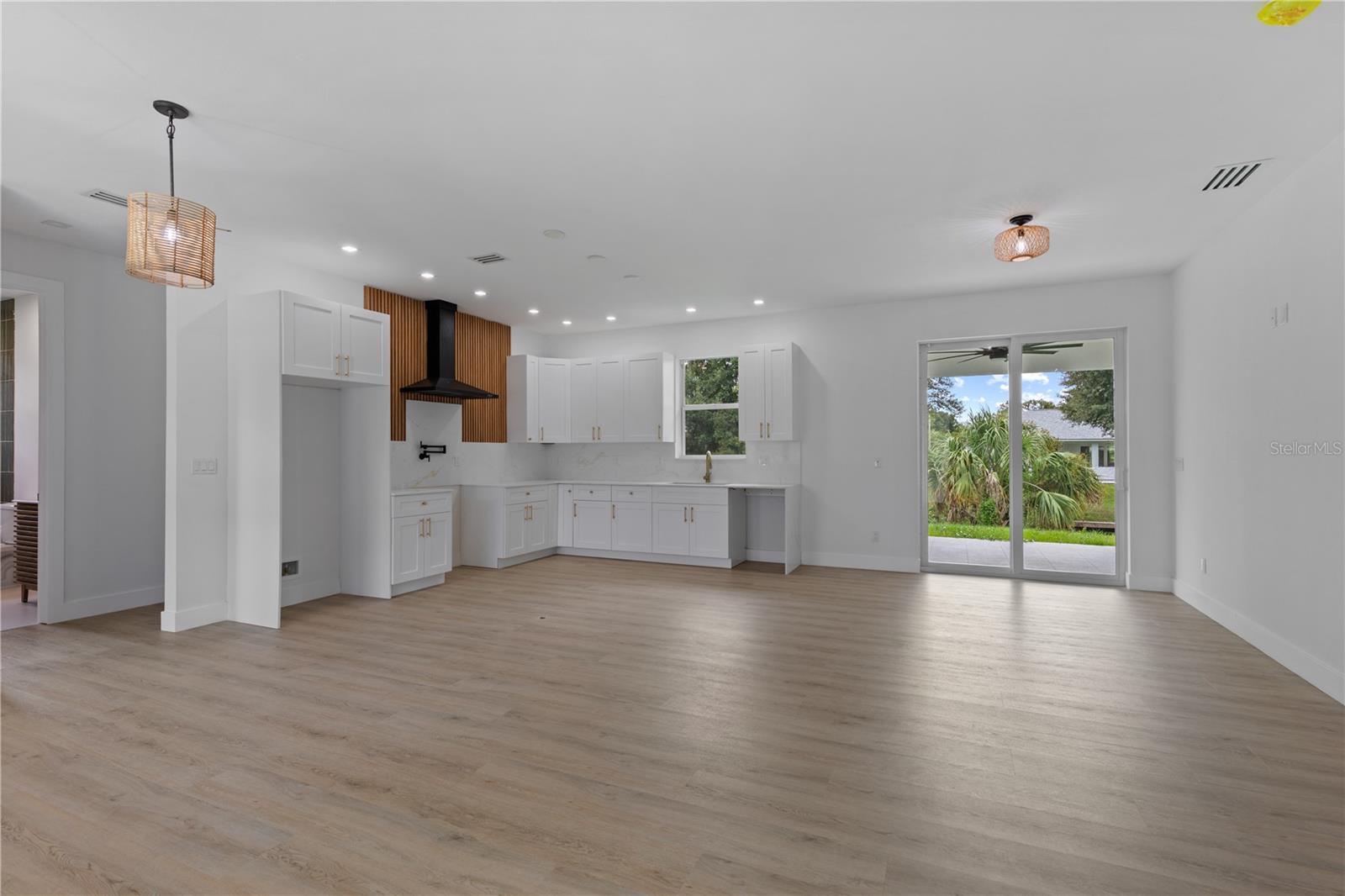 Image 5 of 25 For 104 Lavender Avenue