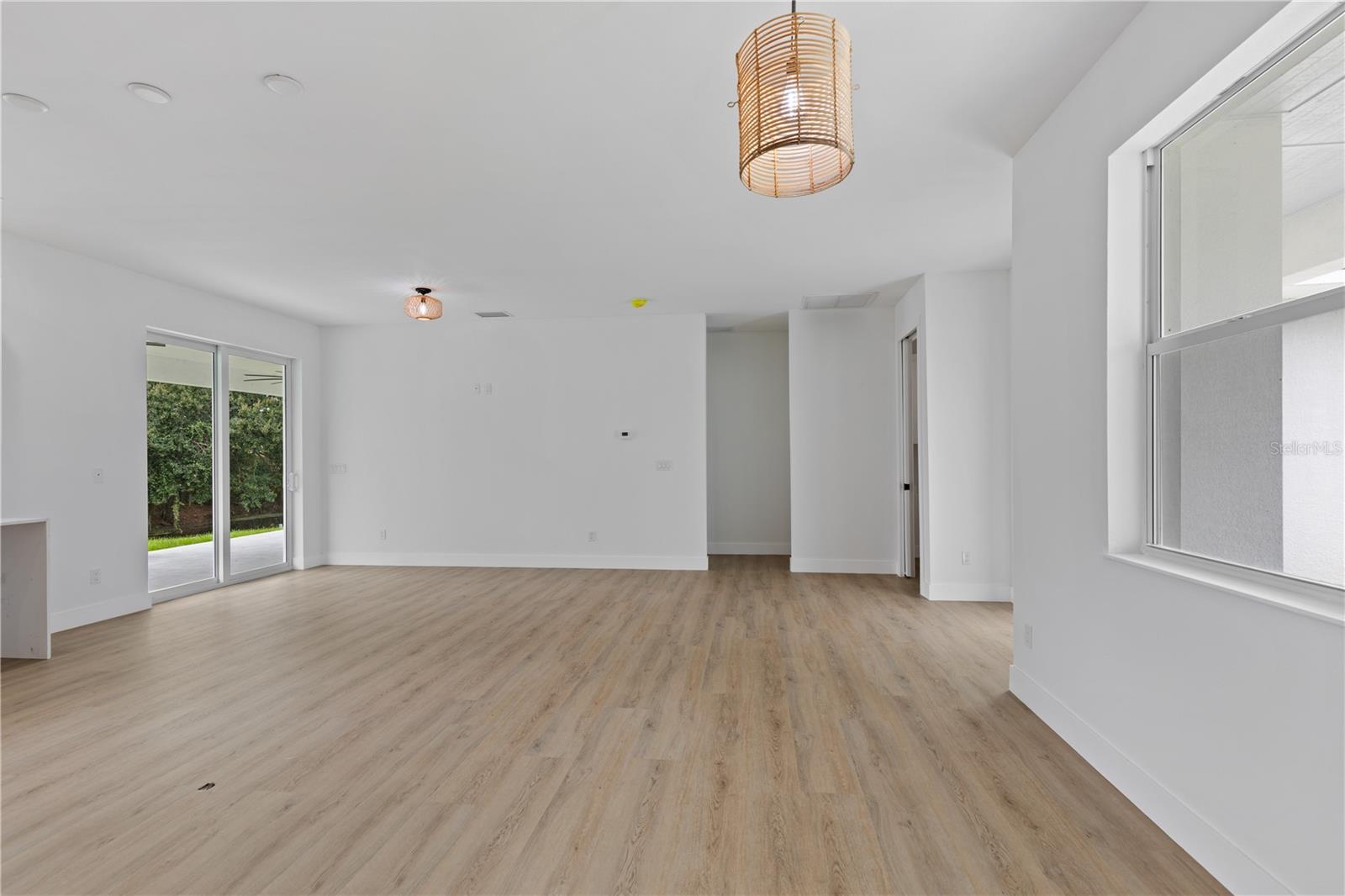 Image 7 of 25 For 104 Lavender Avenue