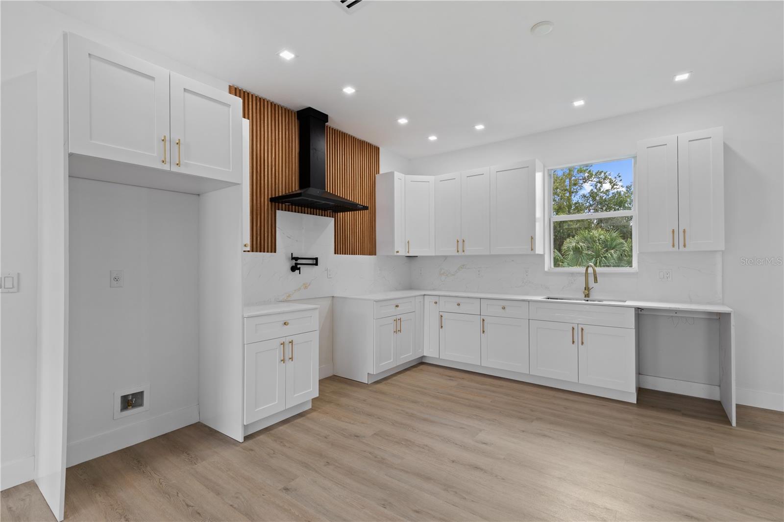 Image 8 of 25 For 104 Lavender Avenue