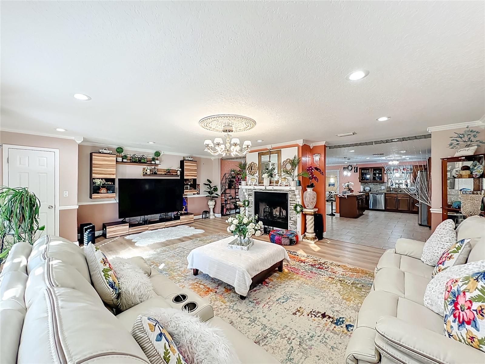 Image 13 of 79 For 1395 Emerald Drive