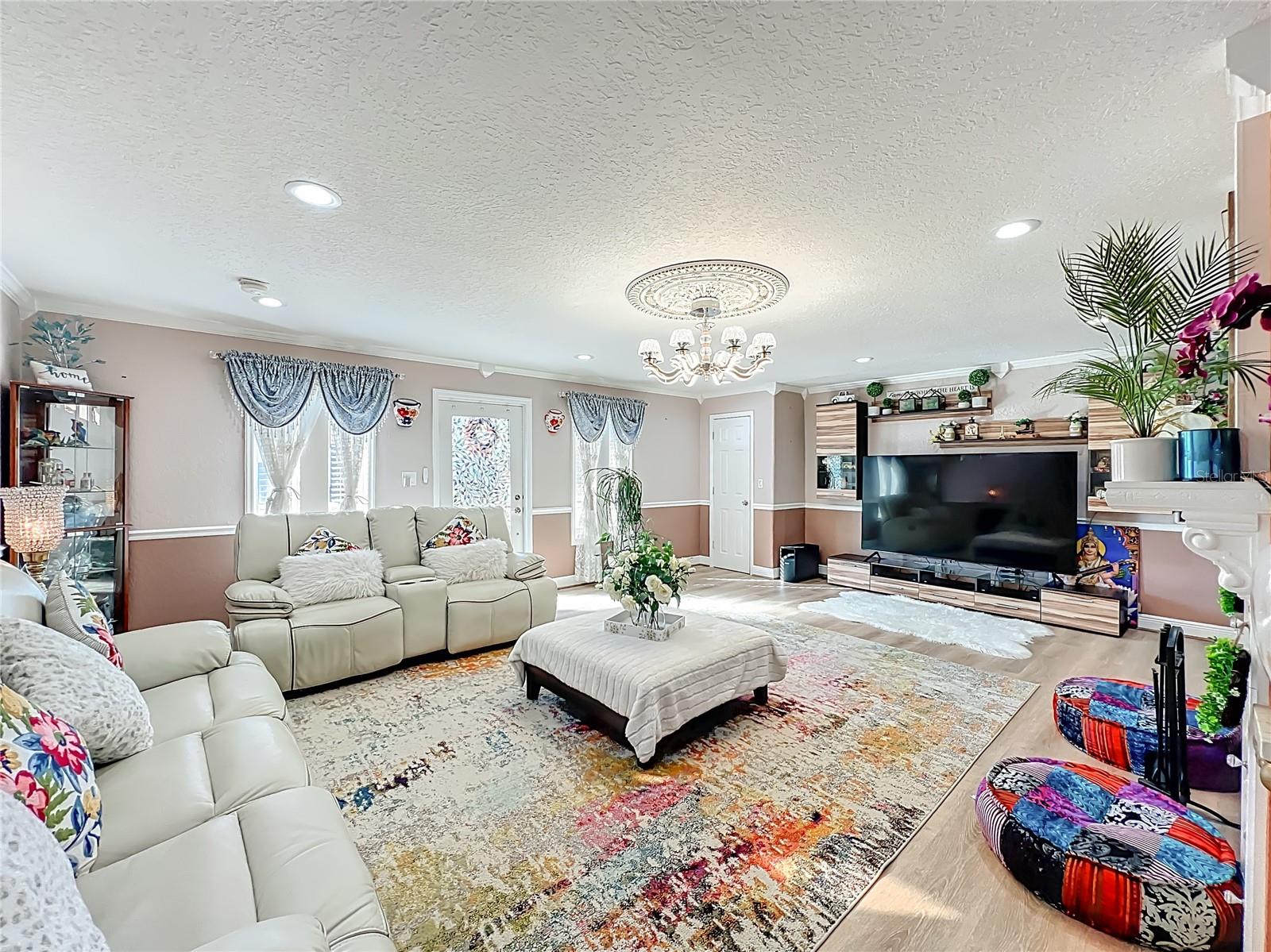 Image 14 of 79 For 1395 Emerald Drive