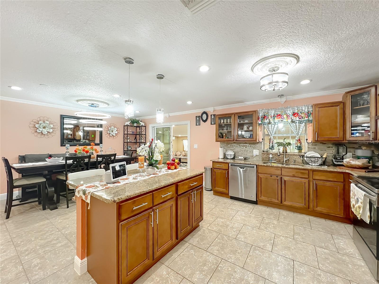 Image 16 of 79 For 1395 Emerald Drive