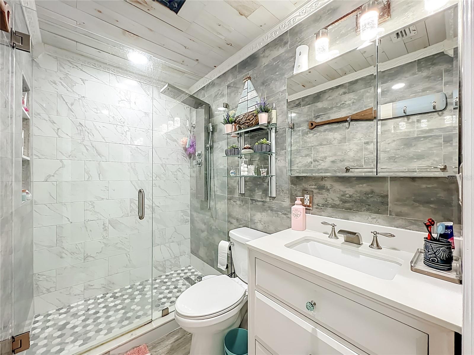 Image 32 of 79 For 1395 Emerald Drive