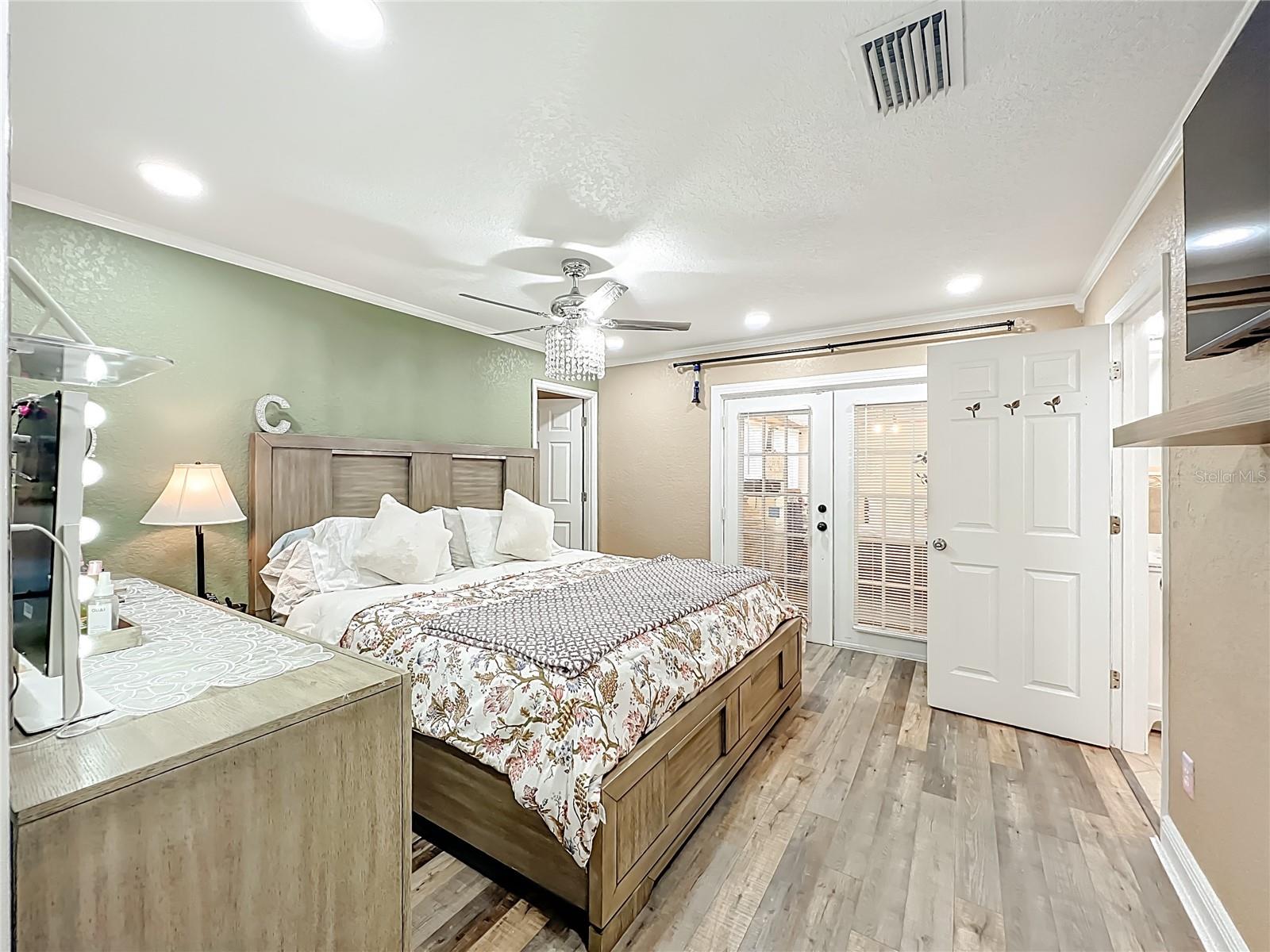 Image 33 of 79 For 1395 Emerald Drive