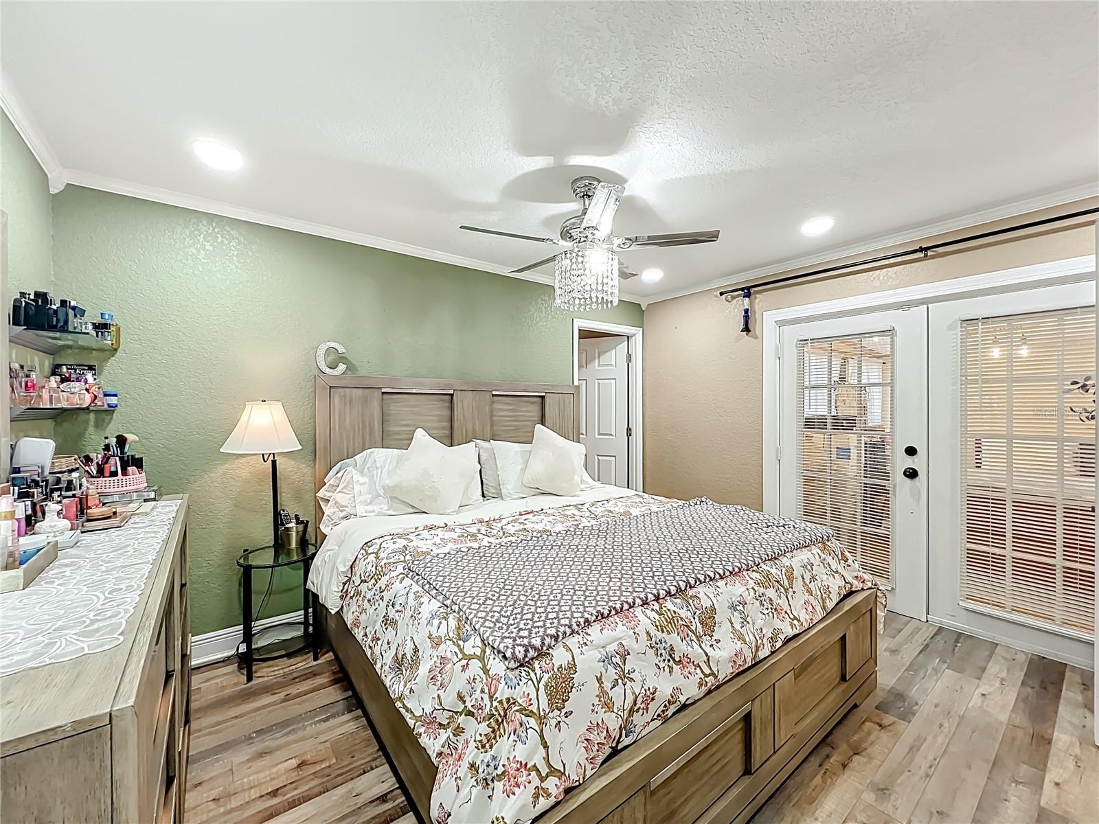 Image 34 of 79 For 1395 Emerald Drive