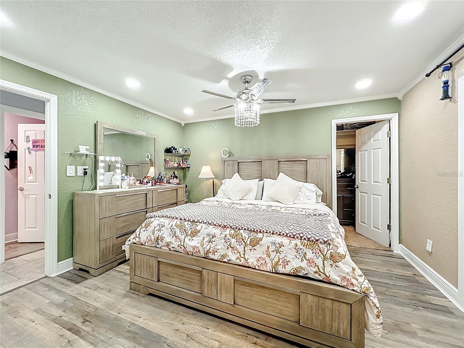 Image 35 of 79 For 1395 Emerald Drive