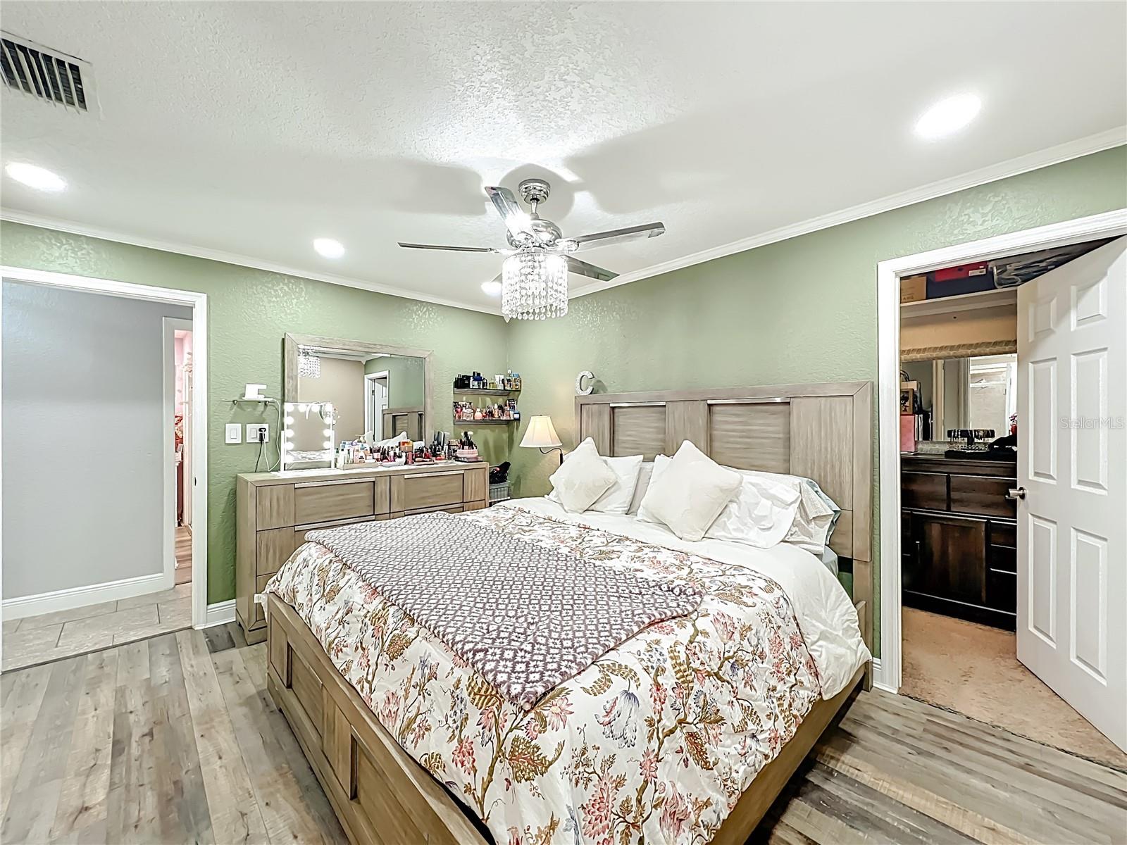 Image 36 of 79 For 1395 Emerald Drive