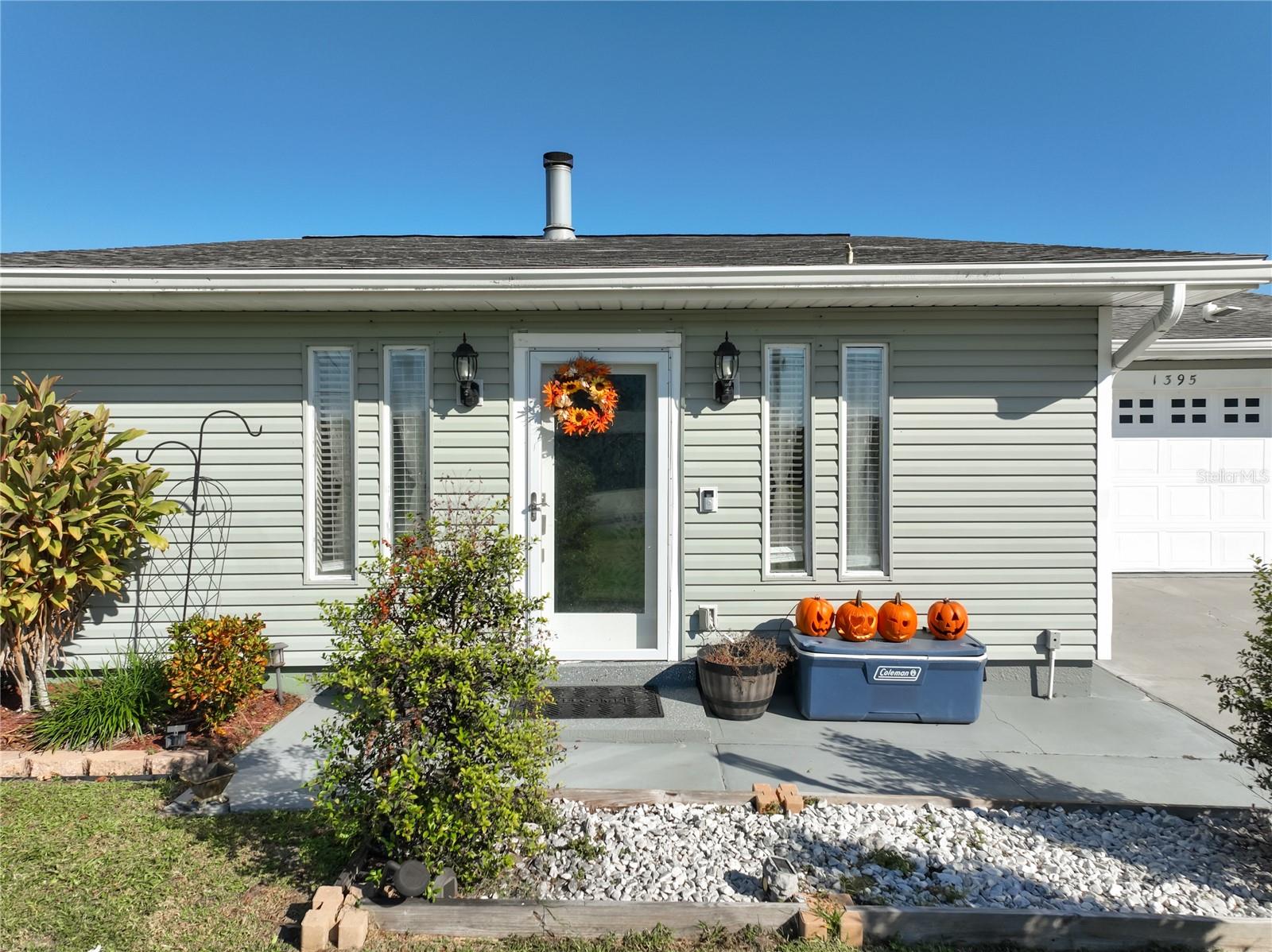 Image 8 of 79 For 1395 Emerald Drive