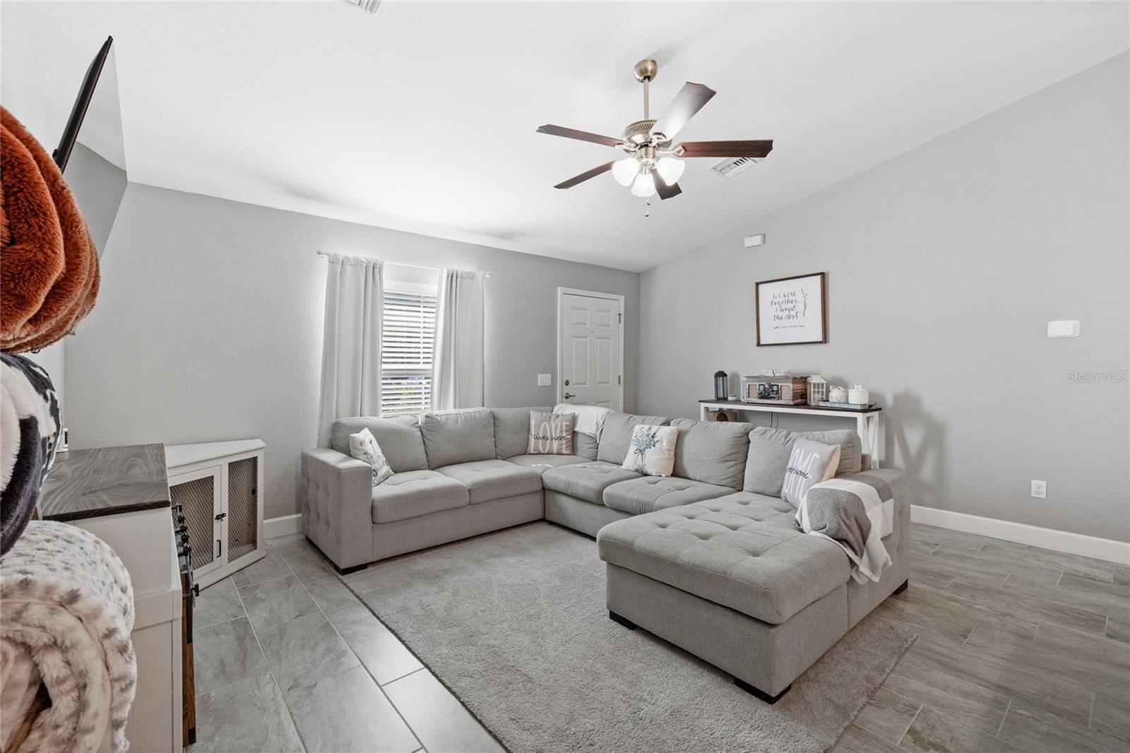 Listing photo id 1 for 163 Marion Oaks Pass