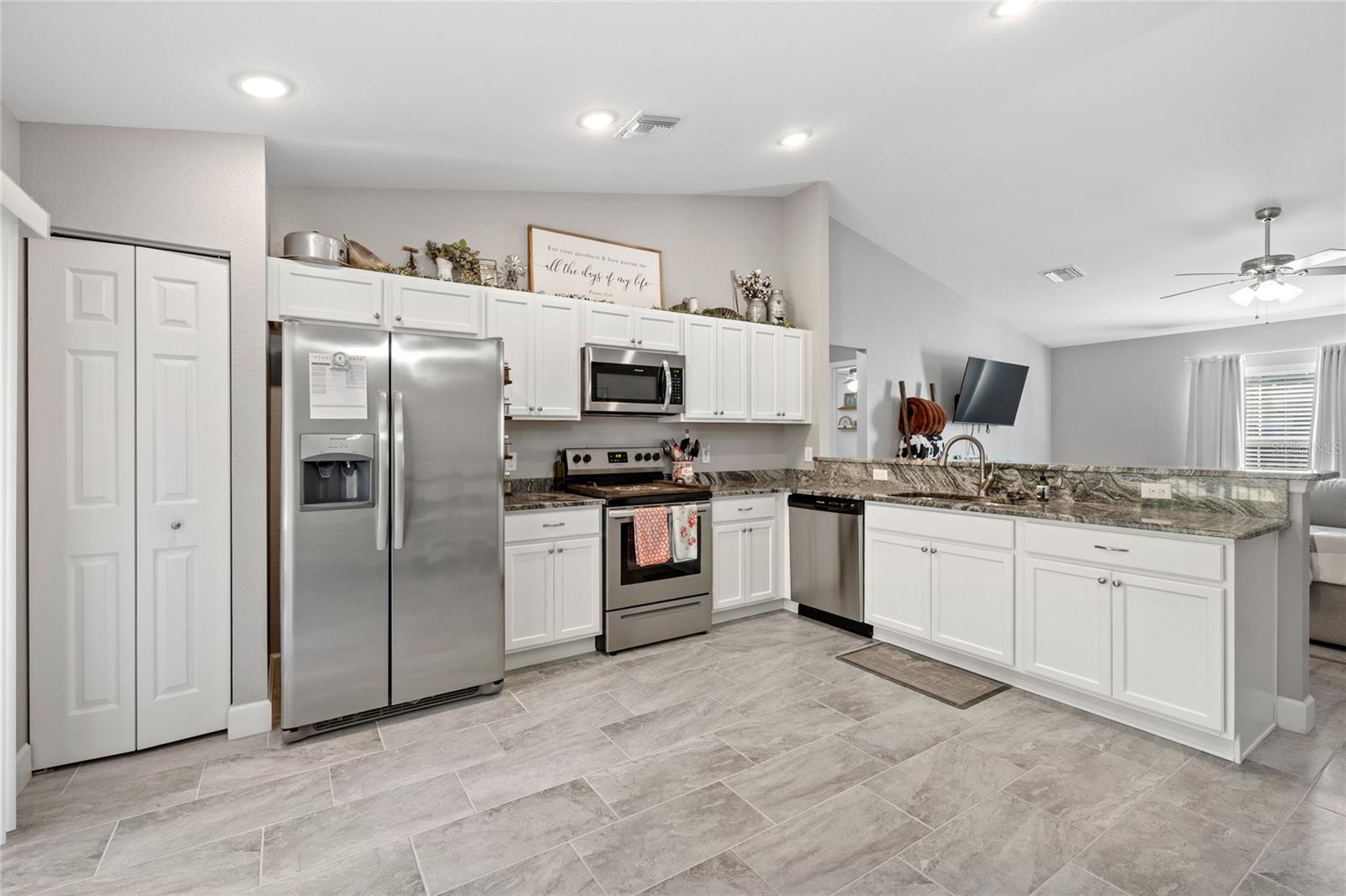 Listing photo id 4 for 163 Marion Oaks Pass