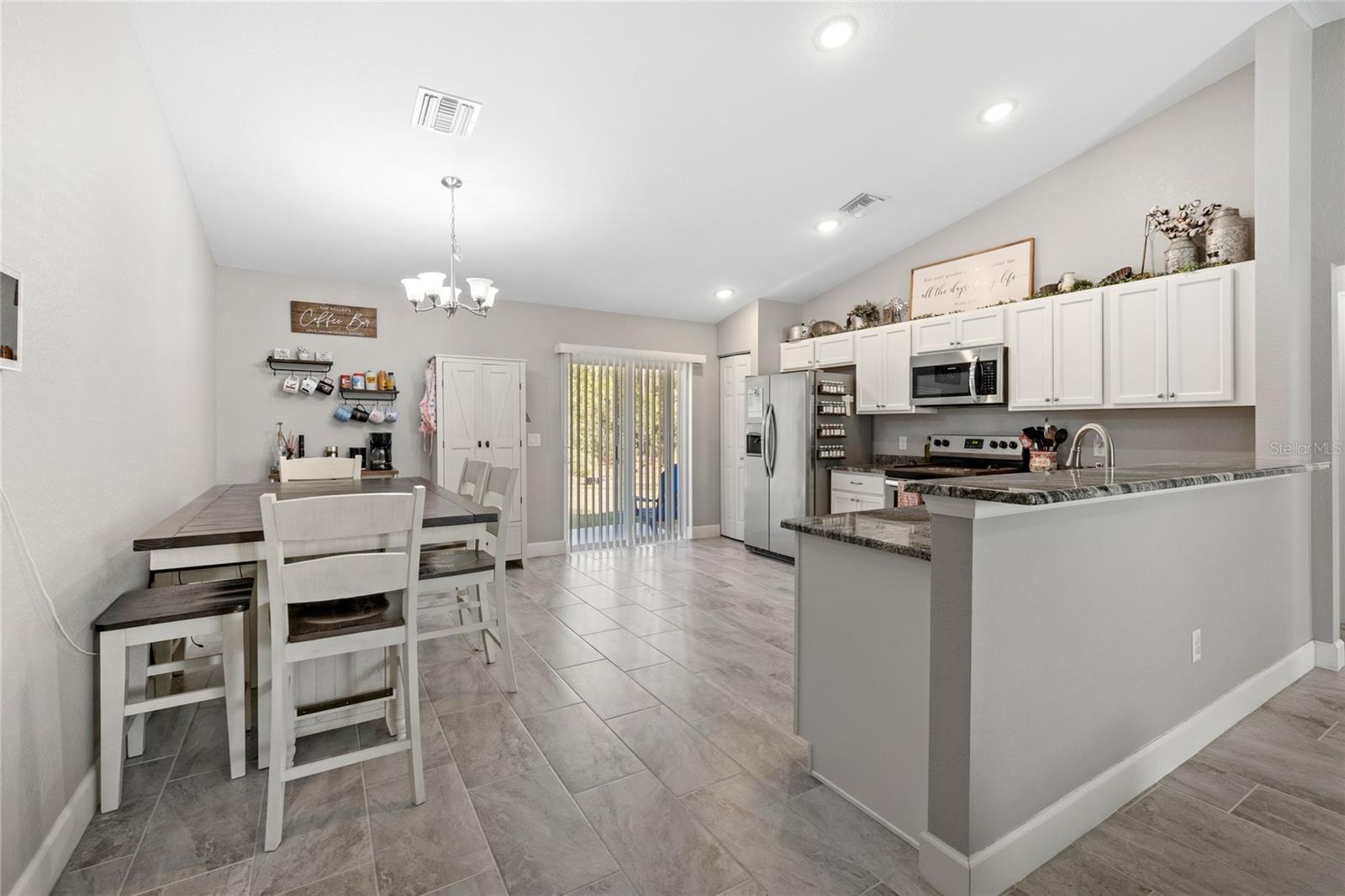 Listing photo id 5 for 163 Marion Oaks Pass