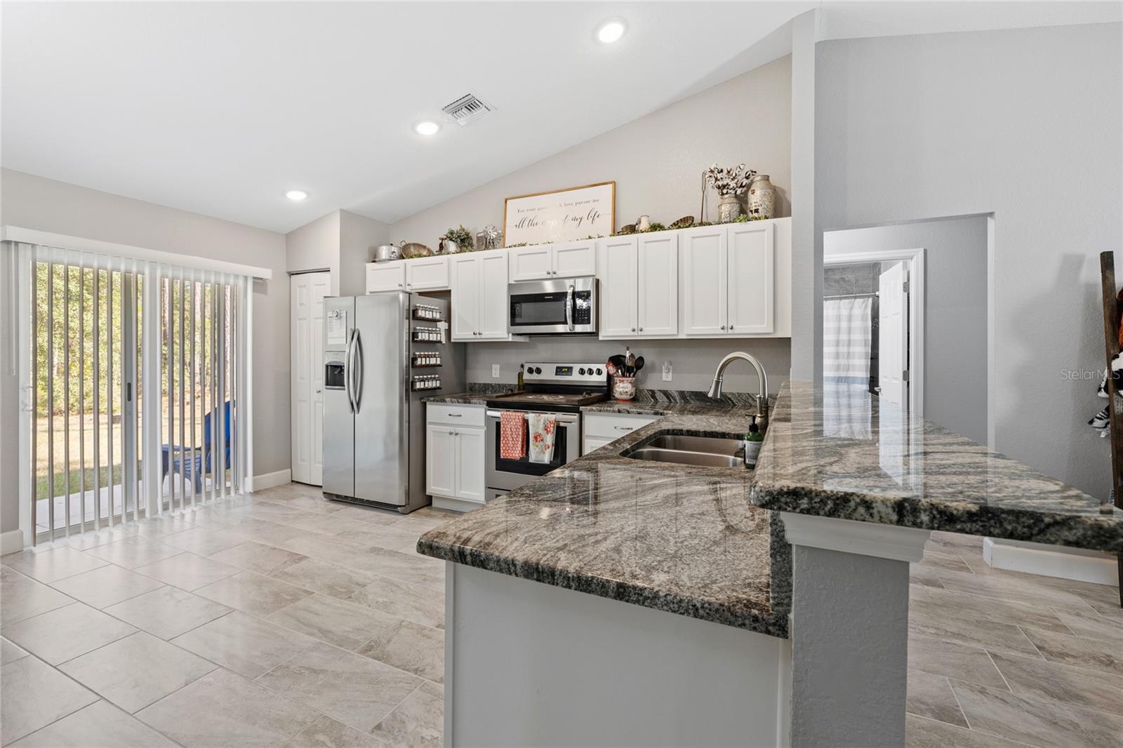 Listing photo id 6 for 163 Marion Oaks Pass