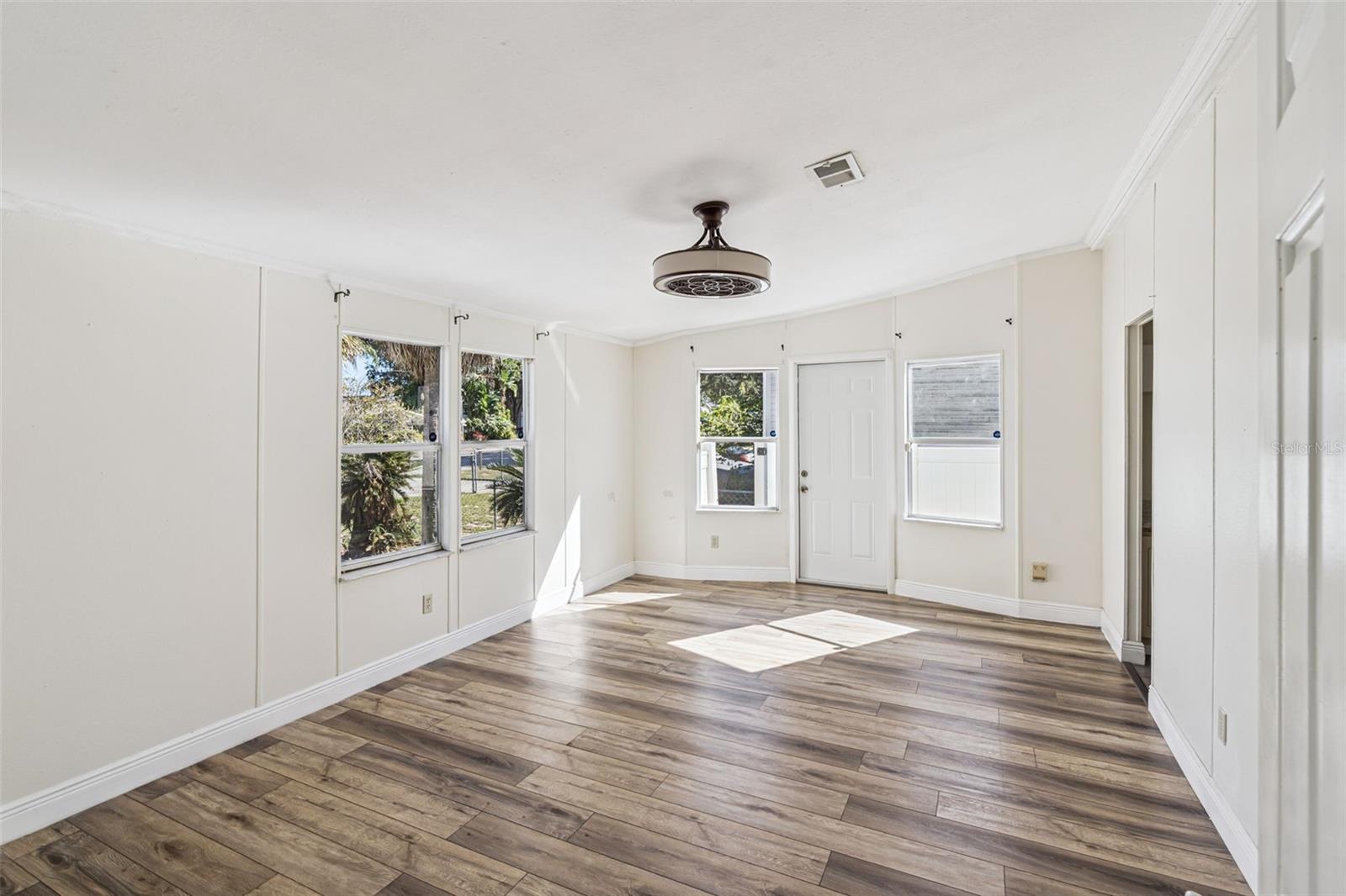 Image 15 of 31 For 16845 Bay Avenue