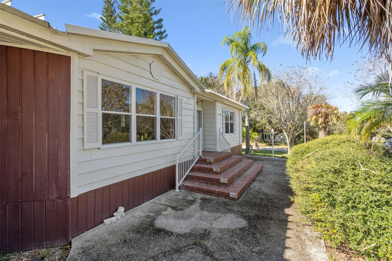 Image 4 of 31 For 16845 Bay Avenue