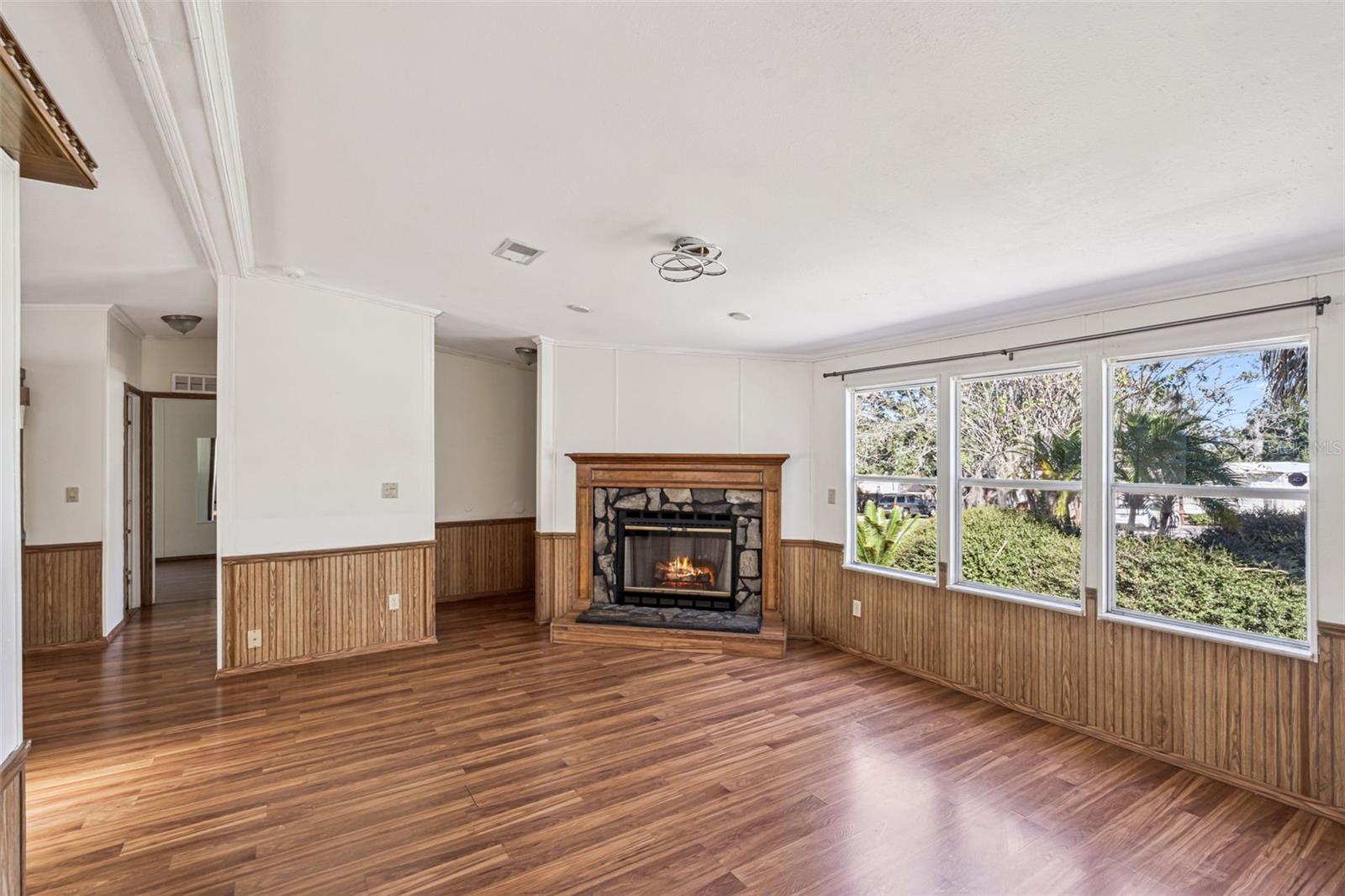 Image 5 of 31 For 16845 Bay Avenue