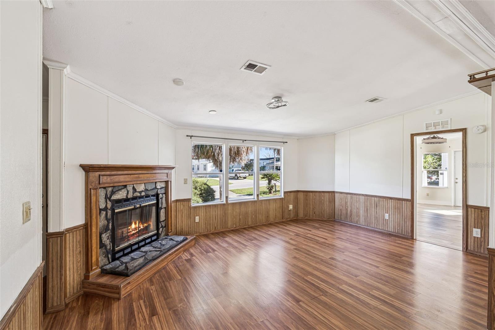 Image 6 of 31 For 16845 Bay Avenue