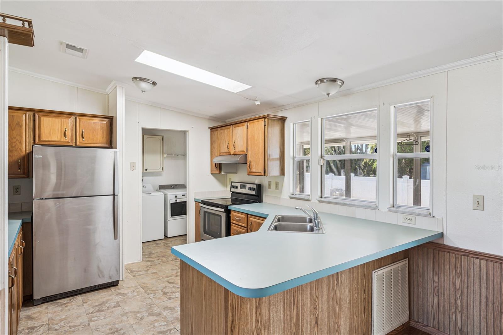 Image 9 of 31 For 16845 Bay Avenue