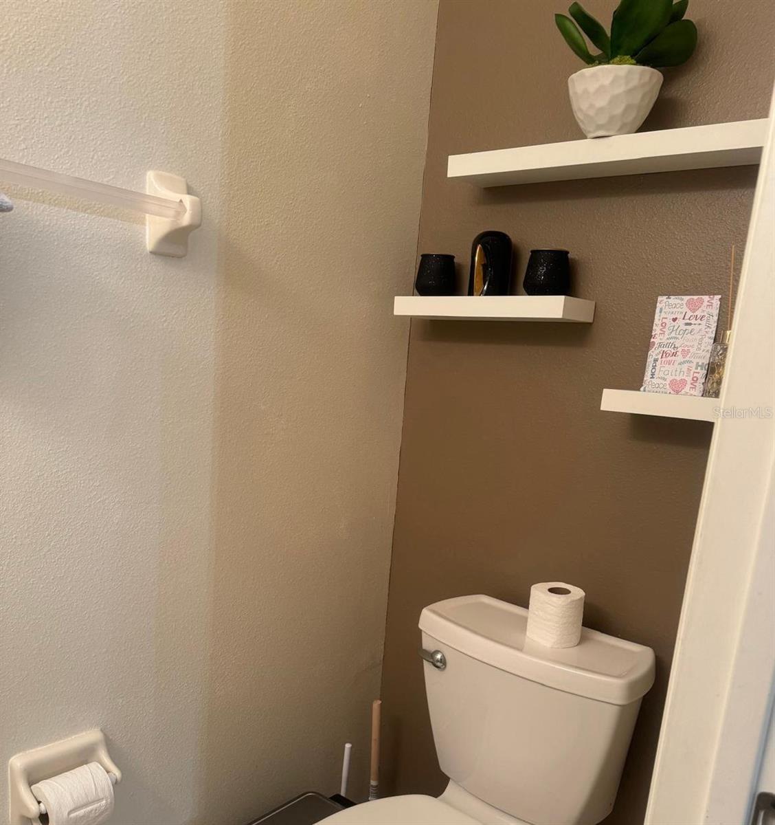 Image 8 of 20 For 326 Chelsea Drive