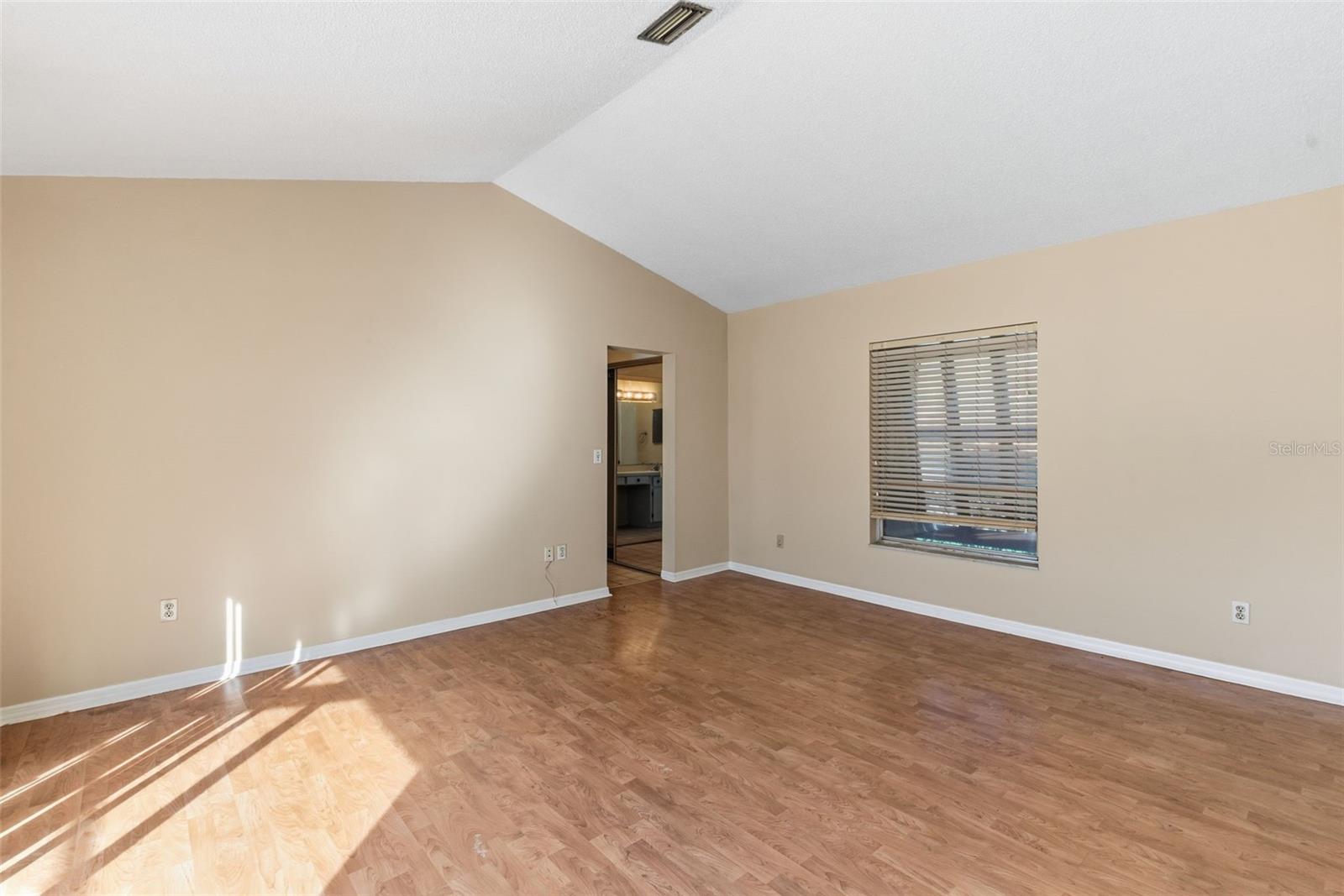 Image 13 of 29 For 4912 Easter Circle 12