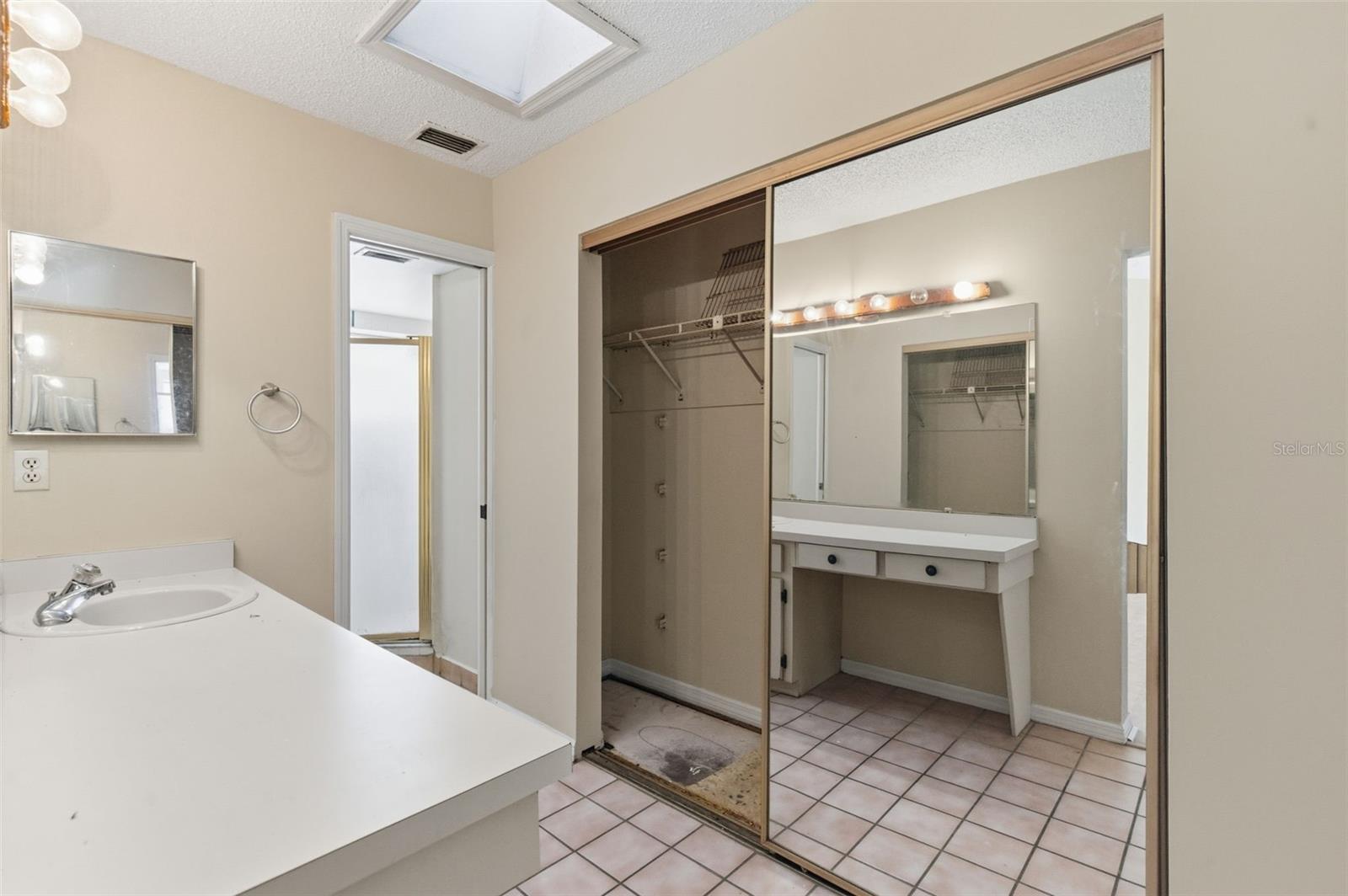 Image 15 of 29 For 4912 Easter Circle 12