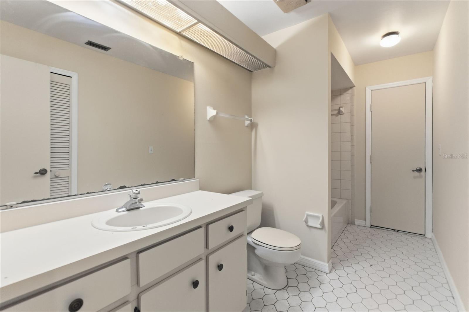 Image 19 of 29 For 4912 Easter Circle 12